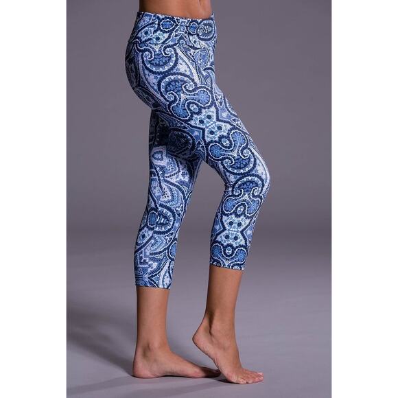Onzie Yoga Capri Leggings Iris Blue Size XS - Picture 1 of 12